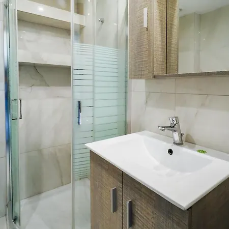 Vicktoria Deluxe With 2 Bedrooms * Hanioti