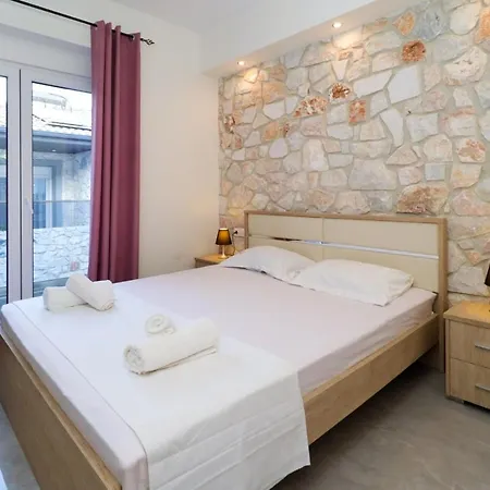Vicktoria Deluxe With 2 Bedrooms * Hanioti