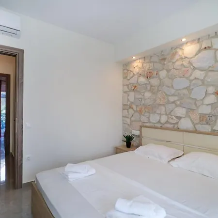 Vicktoria Deluxe With 2 Bedrooms Apartment Hanioti