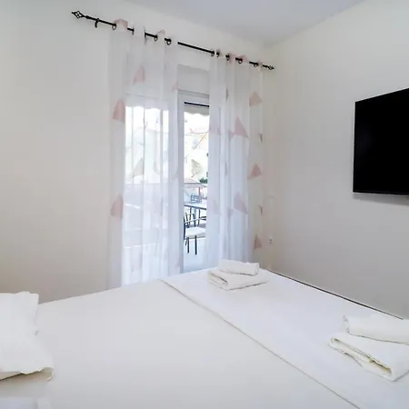 Vicktoria Deluxe With 2 Bedrooms Apartment Hanioti