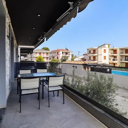 Vicktoria Deluxe With 2 Bedrooms Hanioti