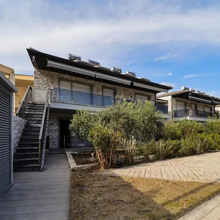 Vicktoria Deluxe With 2 Bedrooms Apartment *